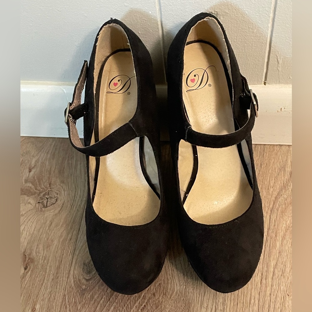 Delicious shoes cute size 8 platform heels